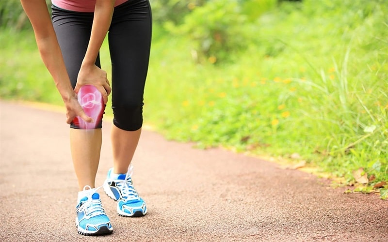Người đau Khớp Gối Có Nên đi Bộ Không