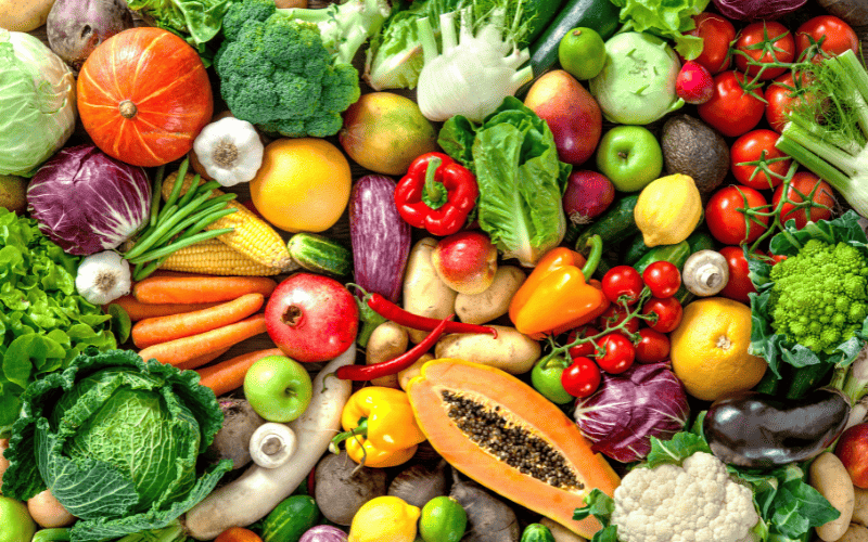 Rau củ và trái cây tươi là nguồn vitamin và khoáng chất phong phú Rau củ và trái cây tươi là nguồn vitamin và khoáng chất phong phú