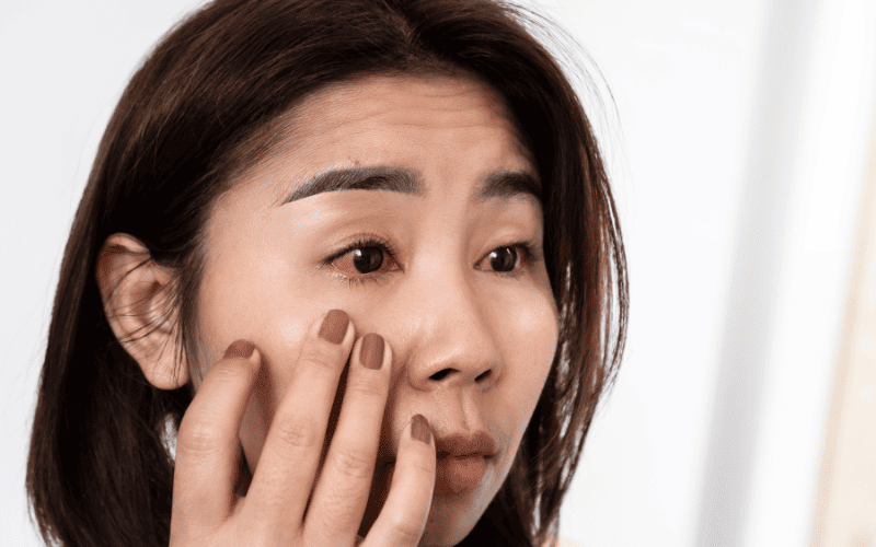 Đau mắt có thể là biểu hiện của việc thiếu máu đến vùng mắt