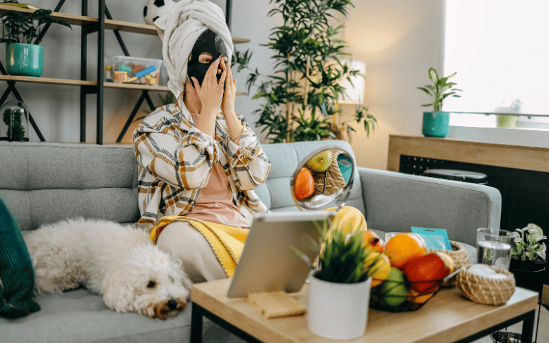 Thói quen sinh hoạt đều đặn giúp duy trì nhịp sinh học của cơ thể, giảm stress và cân bằng nội tiết tố Thói quen sinh hoạt đều đặn giúp duy trì nhịp sinh học của cơ thể, giảm stress và cân bằng nội tiết tố