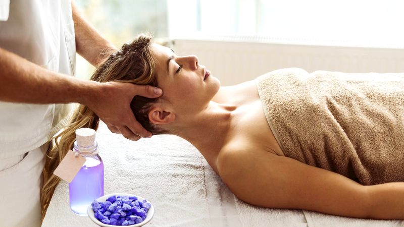 Nguyên nhân khiến chạm vào tóc thấ đau đầu và cách giảm đau tự nhiên