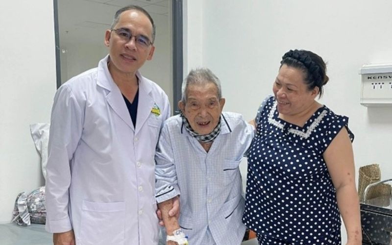 Thay Khop Thanh Cong Cho Cu Ong 96 Tuoi O Tphcm